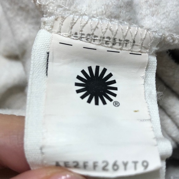 Beige UGG Amara Ruffle Long Sleeve Pullover Crewneck Sweater Size Large - Picture 9 of 9